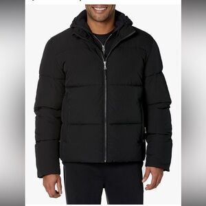 NWT Amazon Essentials Men's Black Puffer Jacket small